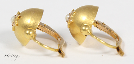 フランスの極小天然真珠を使ったマット・ゴールドのアンティーク・ピアス