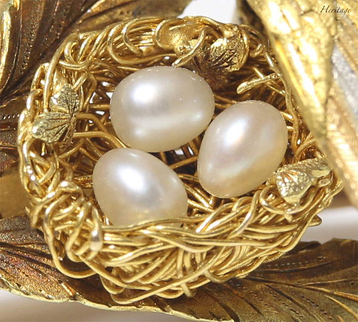 天然真珠と金細工によるアンティークの鳥の巣と卵