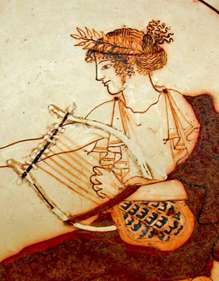 ギリシャ神話　アポロン　ライア　音楽の神　デルフィ考古学博物館