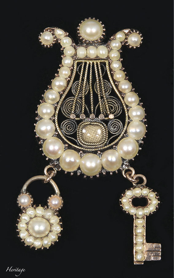 天然真珠を使ったライア（竪琴）のブローチ　アンティーク・ジュエリー