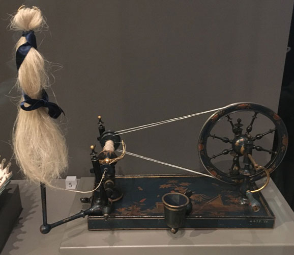 18世紀の蒔絵の糸車