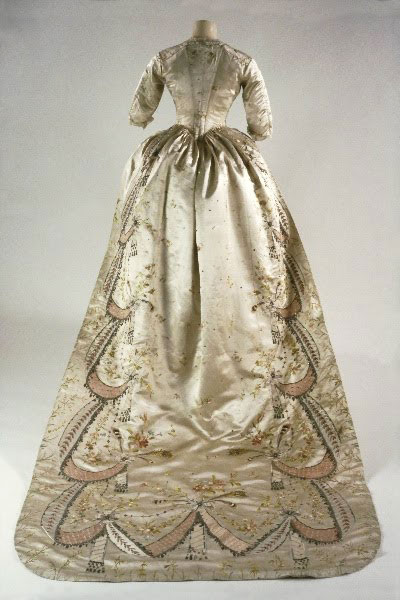 ローズ・ベルタンによるマリー・アントワネットのドレス