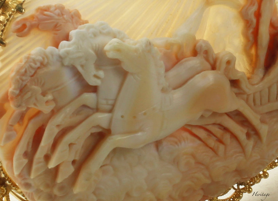 シェルカメオ　『黄金の馬車に載った太陽神アポロン（ヘリオス）』　アンティーク