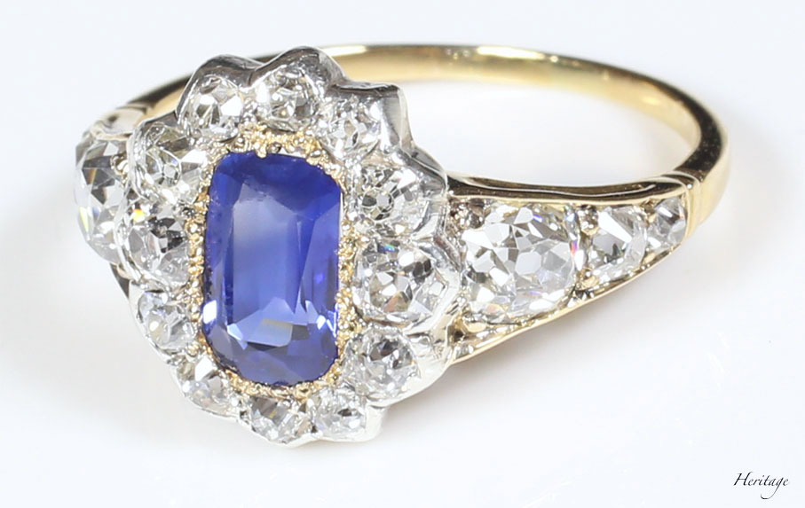 コーンフラワー・ブルーの美しい非加熱ビルマ産サファイア＆ダイヤモンド・リング | アンティークジュエリー