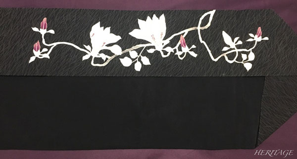 木蓮を描いた昭和初期の黒いアンティークの帯
