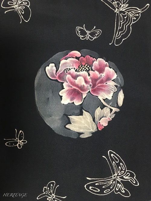 牡丹と蝶々を描いた昭和初期のモノトーンのアンティーク羽織の柄