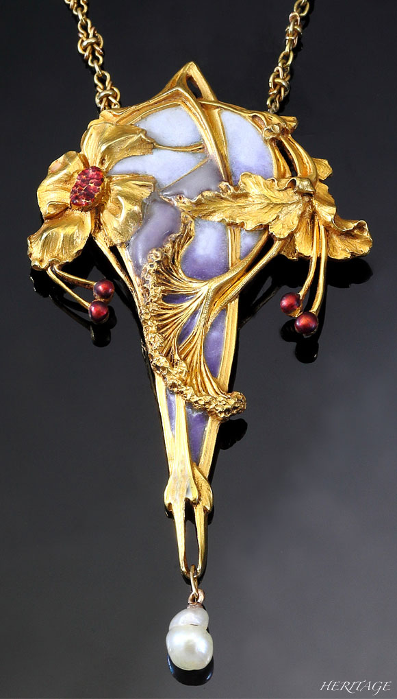 フランスの蝋型の鋳造によるアールヌーヴォーのプリカジュール・エナメルの傑作ペンダント