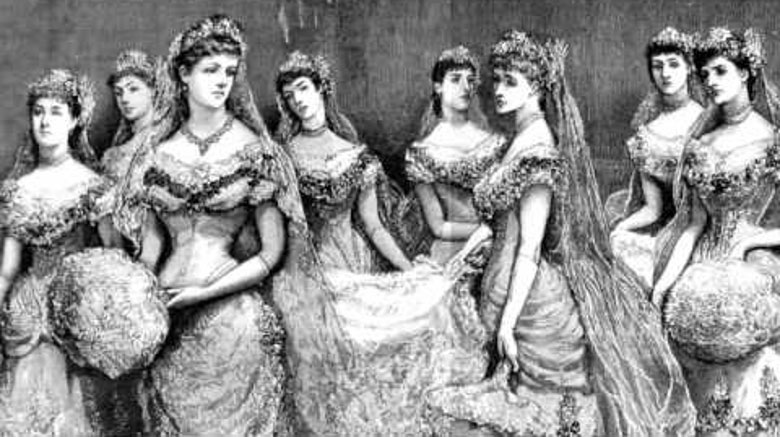 社交界デビューのセレモニーを待つヴィクトリア時代の若いイギリス王侯貴族の女性たち