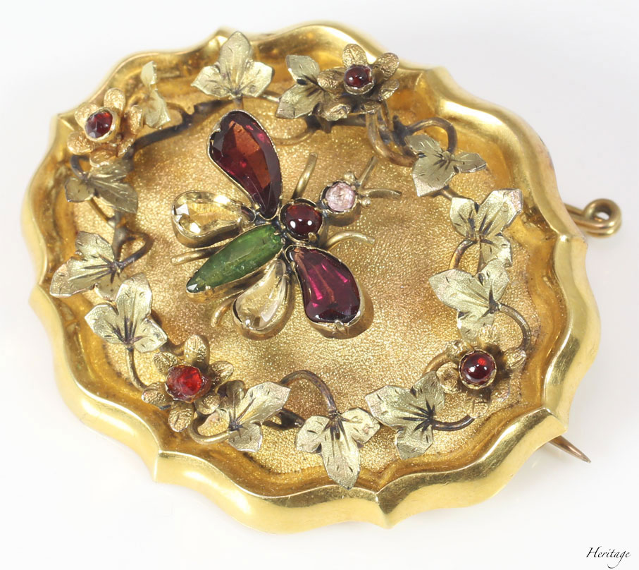 アーリー・ヴィクトリアンの黄金の花畑を舞う宝石の蝶々のブローチ