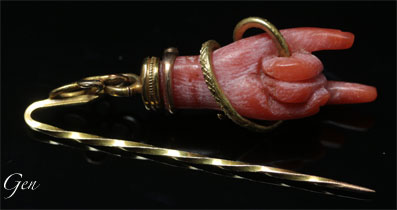 毒蛇を持つクレオパトラの手のアンティークジュエリー