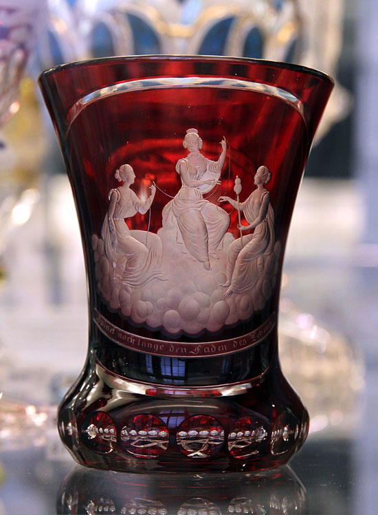 ボヘミアングラスの最高傑作のアールデコの金赤の花瓶 | アンティーク 