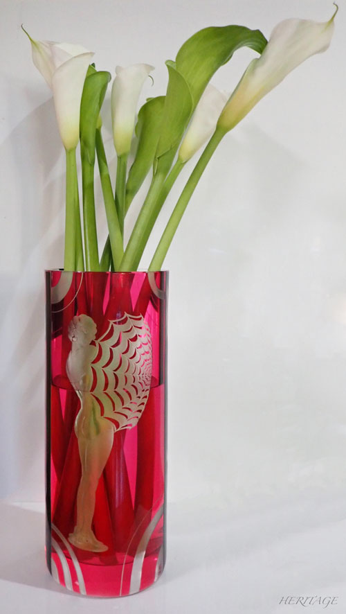 カラーを飾ったアールデコの花瓶