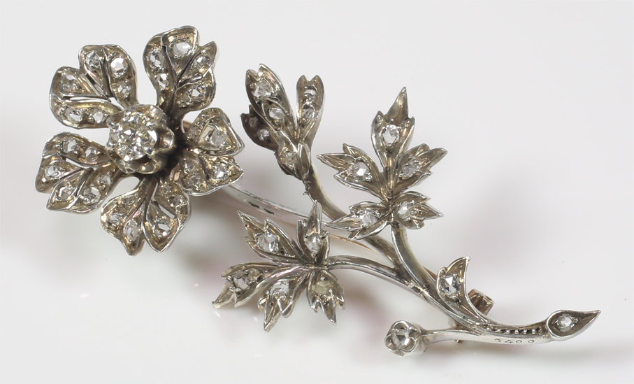 一輪の花モチーフのフランスのダイヤモンドのトレンブラン・ブローチ