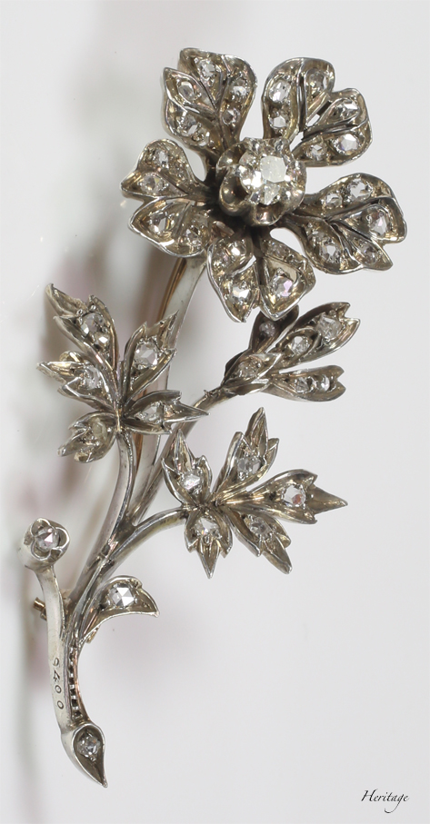 可憐な一輪の花がモチーフのダイヤモンドのトレンブラン・ブローチ　アンティーク・ジュエリー