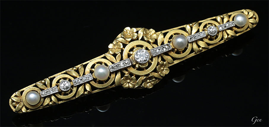 フランスの金細工がエレガントなエドワーディアン天然真珠のバー・ブローチ