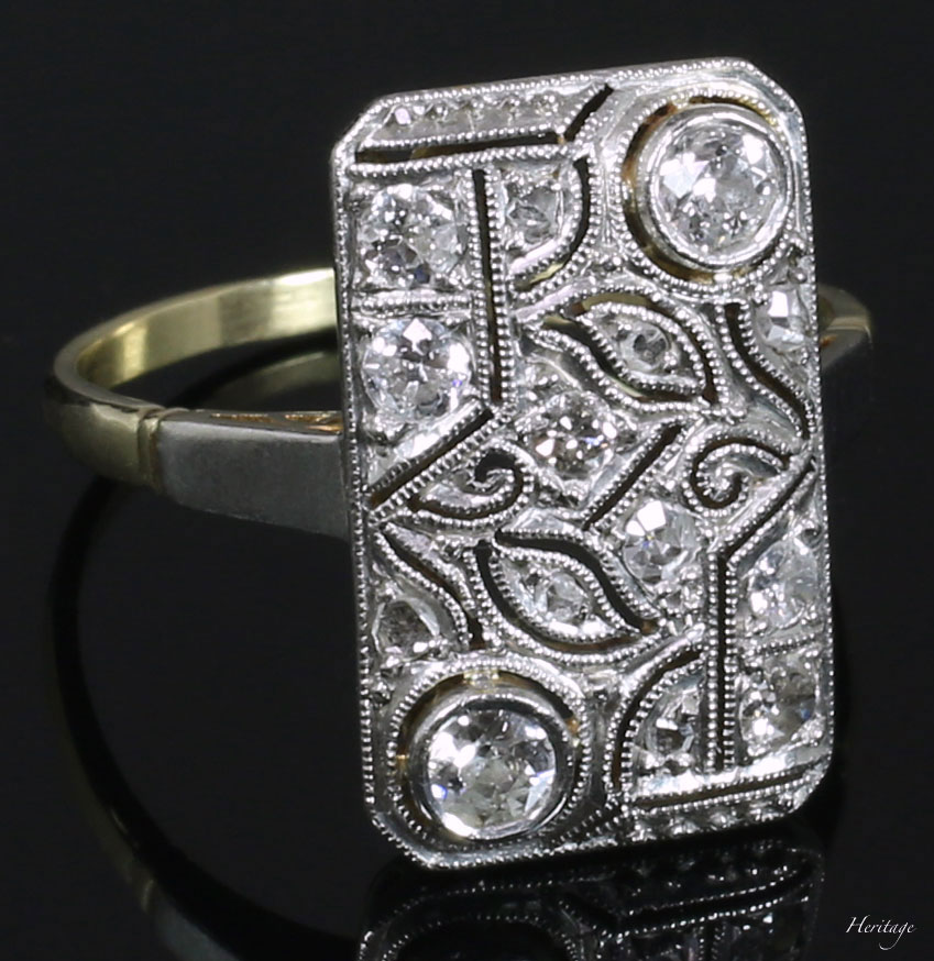 アーリー・アールデコの透かしデザインが見事なダイヤモンド・リング