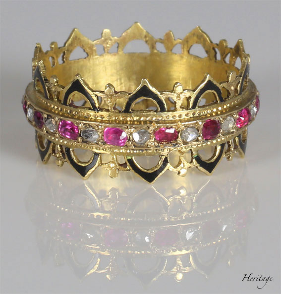 イギリスの王族を示すフルールドリスがデザインされたルビー＆ダイヤモンドのリング