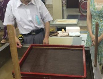 和紙を漉く道具
