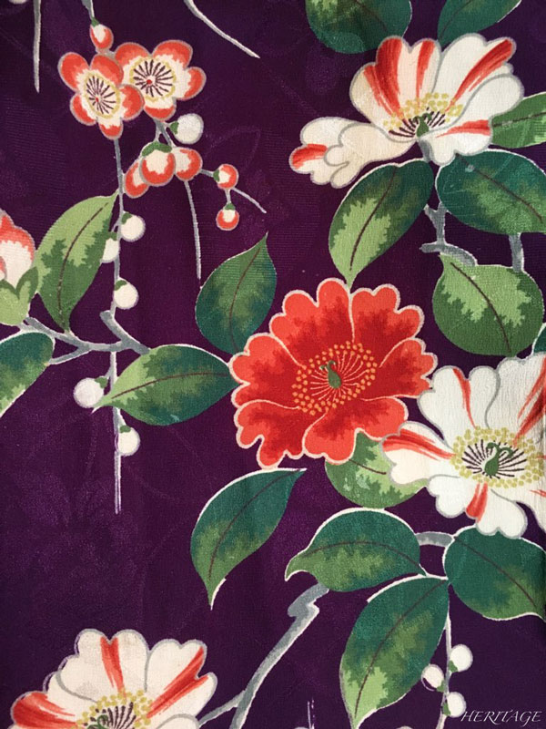 昭和初期の枝垂れ梅と椿の色鮮やかな小紋