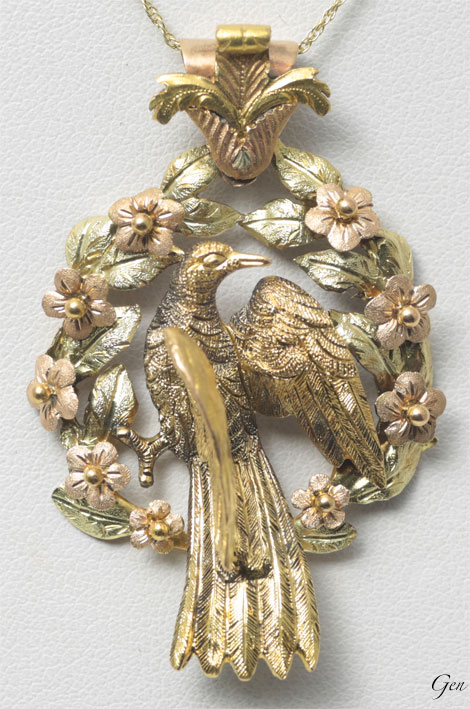 スリーカラー・ゴールドのジョージアンの鳥と花モチーフの金細工が美しいペンダント
