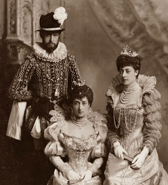 ヴィクトリア女王のダイヤモンド・ジュビリーを祝うデヴォンシャー・ハウスでの大仮装舞踏会に参加する王族たち