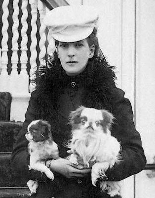 ペットの犬とイギリスのアレクサンドラ王妃