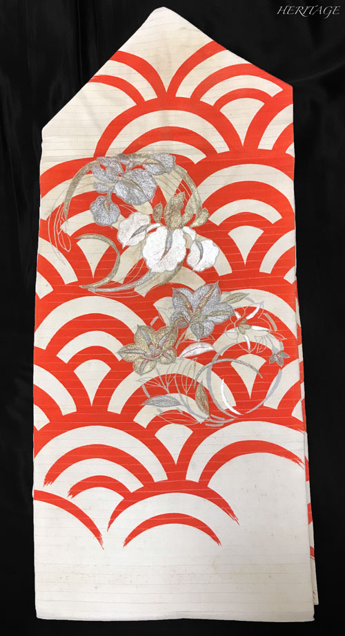 朱で青海波が描かれた菖蒲と桔梗の金銀の刺繍のアンティークの夏帯