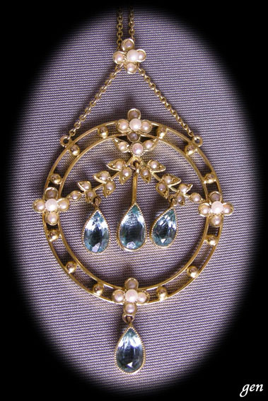 ガーランドスタイルのアクアマリン＆天然真珠のアンティーク・ネックレス