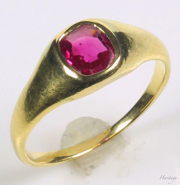 非加熱ルビーの鮮やかな色が美しいアンティークの結婚指輪