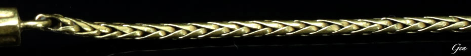 ヴィクトリアンのスライダー・ネックレスの編み込みゴールド・チェーン
