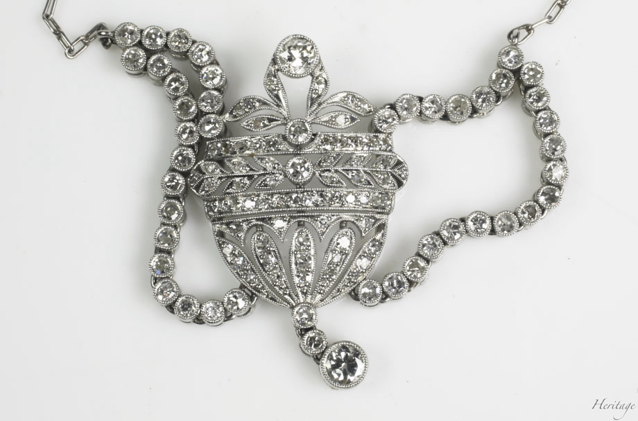 初期アールデコのガーランドスタイルのトロフィー・ダイヤモンド・ネックレス