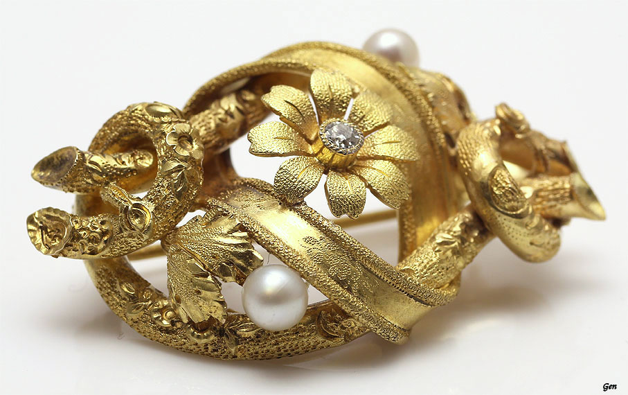 ブルーム＆チェイシングによる美しい黄金＆天然真珠のアンティークブローチ