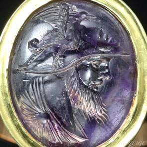 アポロに扮装した人物をモチーフとしたアウグストゥス帝時代の古代ローマのアメジスト・インタリオの傑作