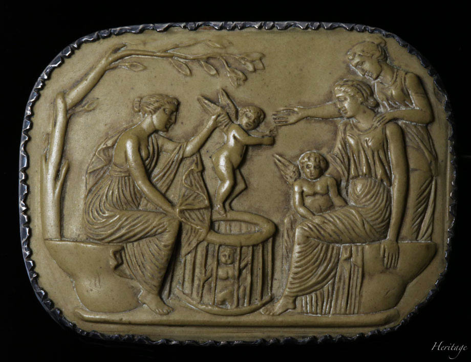 古代ローマ遺跡のフレスコ画がモチーフの知的なラーヴァ・カメオ