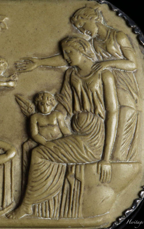 古代ローマのフレスコ画『キューピッド・セラー』のラーヴァ・カメオ