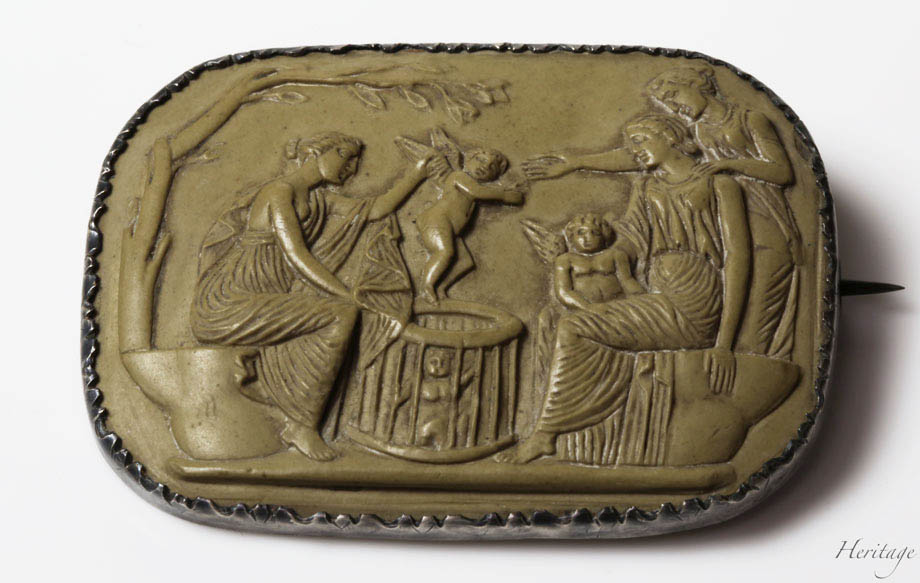 古代ローマ遺跡のフレスコ画がモチーフの知的なラーヴァ・カメオ