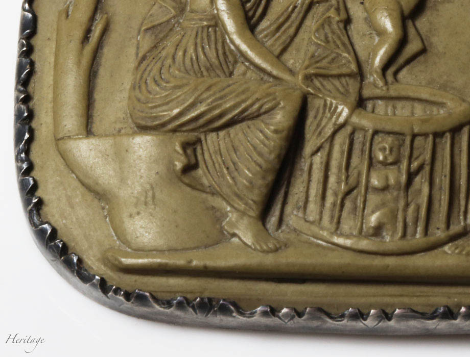 古代ローマ遺跡のフレスコ画がモチーフの知的なラーヴァ・カメオ