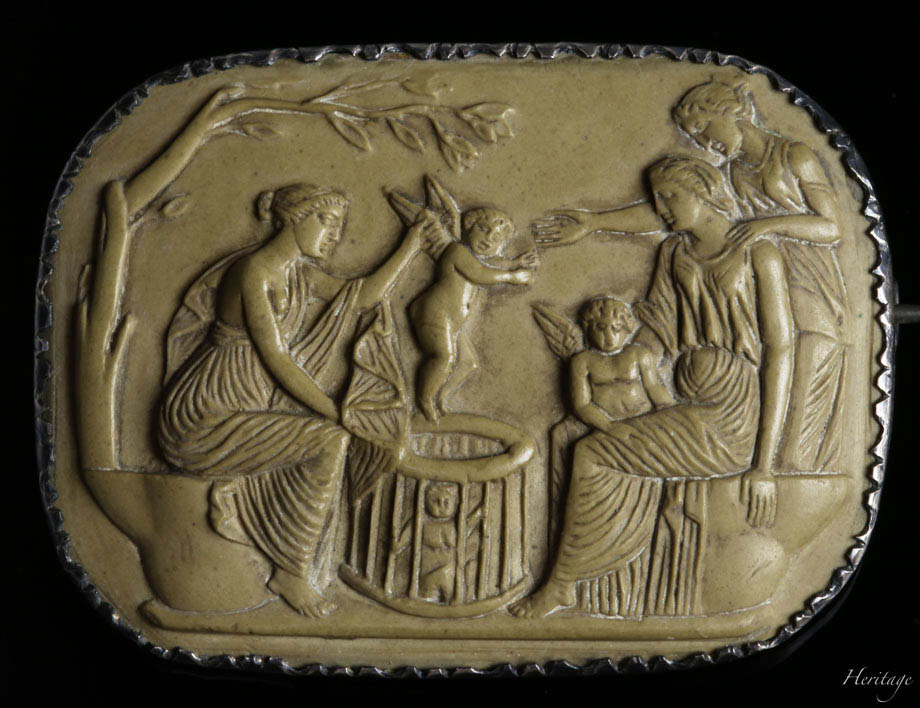 古代ローマ遺跡のフレスコ画がモチーフの知的なラーヴァ・カメオ