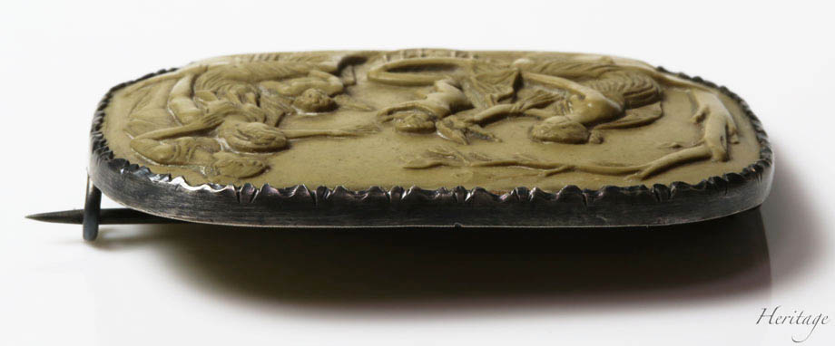 古代ローマ遺跡のフレスコ画がモチーフの知的なラーヴァ・カメオ