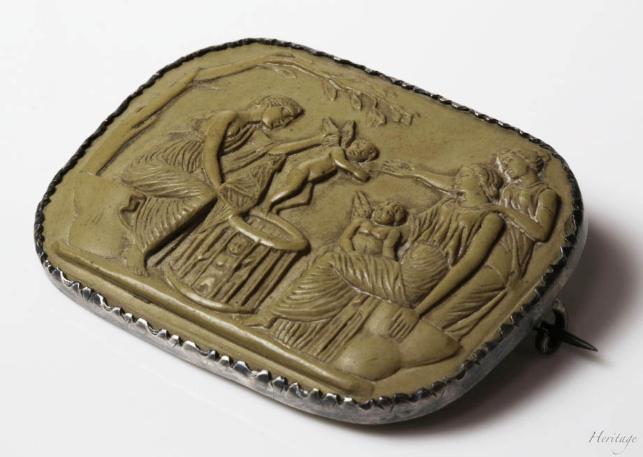 古代ローマ遺跡のフレスコ画がモチーフの知的なラーヴァ・カメオ