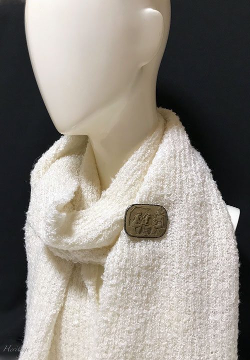 古代ローマのキューピッド・セラーのラーヴァカメオのニット着用イメージ