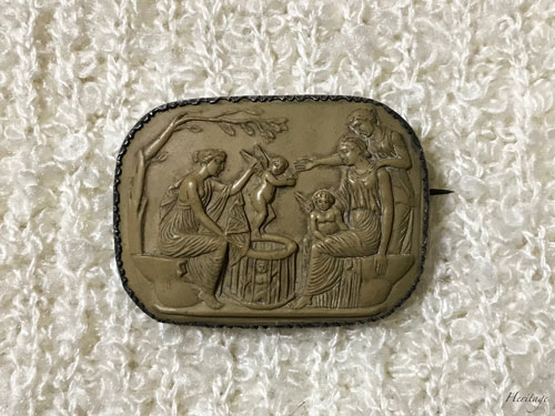 古代ローマのキューピッド・セラーのラーヴァカメオのニット着用イメージ