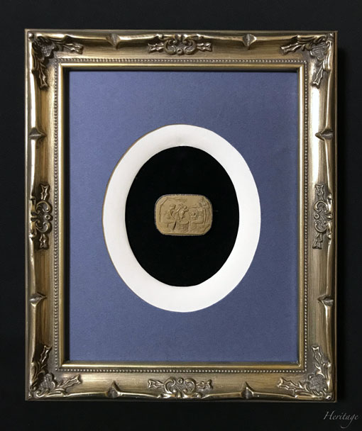 古代ローマのキューピッド・セラーのラーヴァ・カメオの額装イメージ