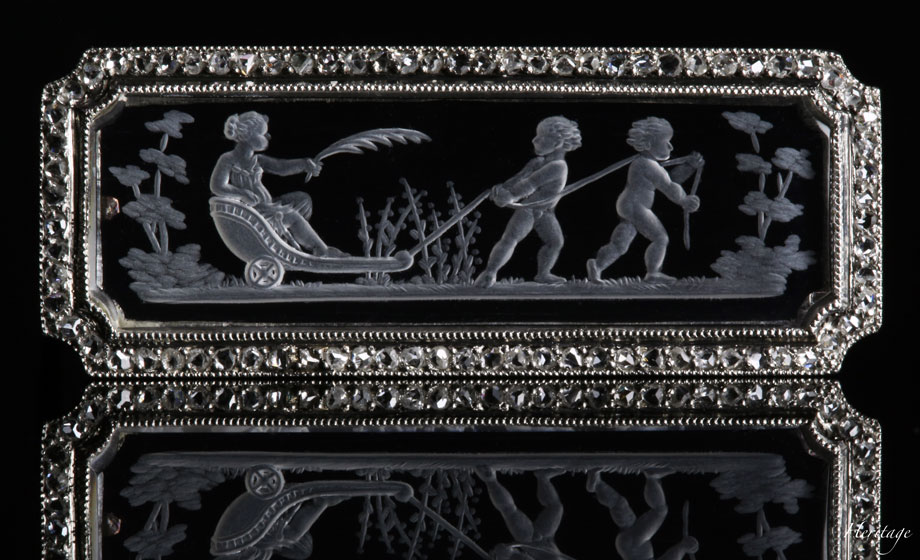 �A�[���f�R�̞��L�������M�����鏟���̏��_�̃��o�[�X�E�C���^���I�E�u���[�`