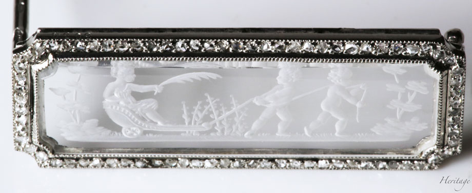 �A�[���f�R�̞��L�������M�����鏟���̏��_�̃��o�[�X�E�C���^���I�E�u���[�`