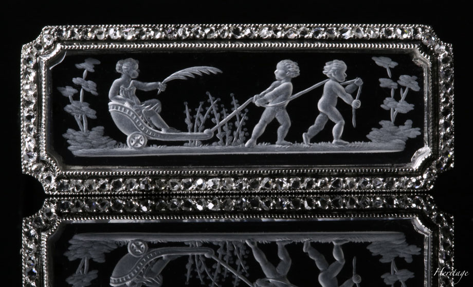 �A�[���f�R�̞��L�������M�����鏟���̏��_�̃��o�[�X�E�C���^���I�E�u���[�`