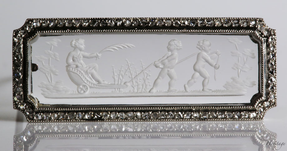 �A�[���f�R�̞��L�������M�����鏟���̏��_�̃��o�[�X�E�C���^���I�E�u���[�`