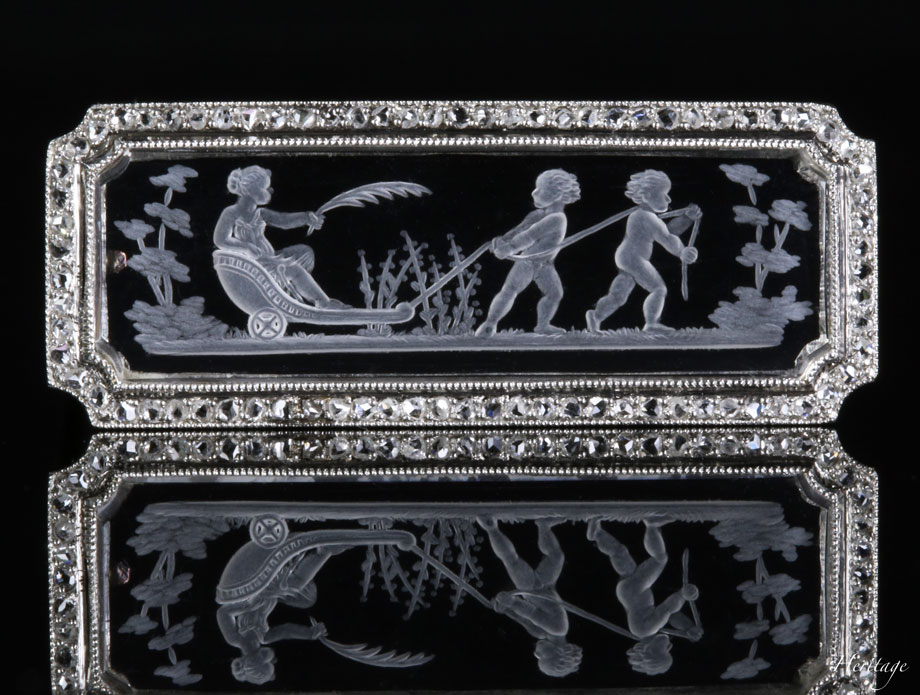 �A�[���f�R�̞��L�������M�����鏟���̏��_�̃��o�[�X�E�C���^���I�E�u���[�`