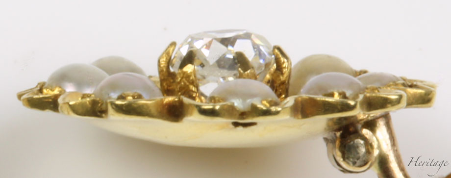 クッションシェイプ・ダイヤモンド＆天然真珠の黄金のコスモスのピアス