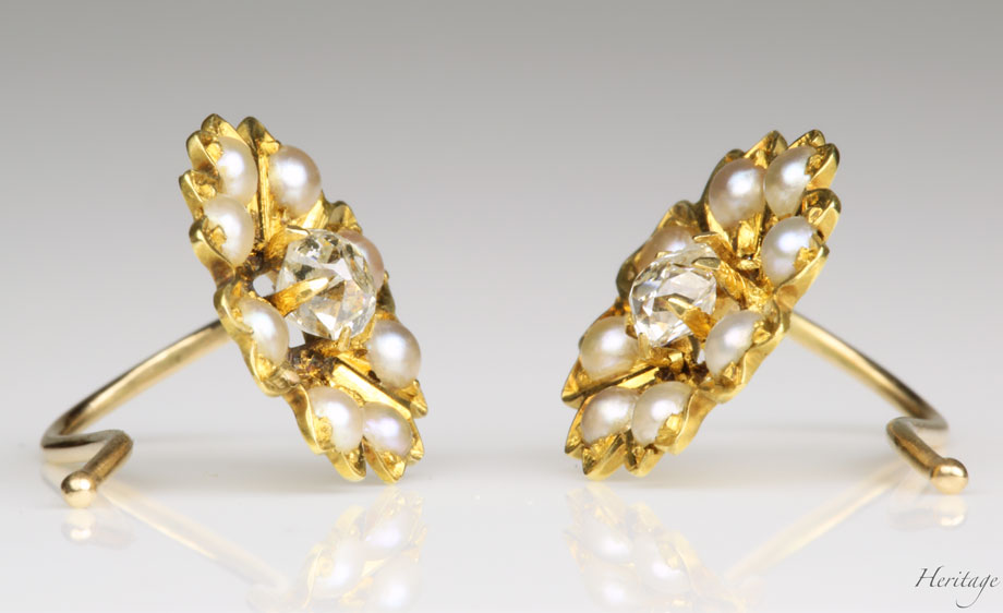 クッションシェイプ・ダイヤモンド＆天然真珠の黄金のコスモスのピアス